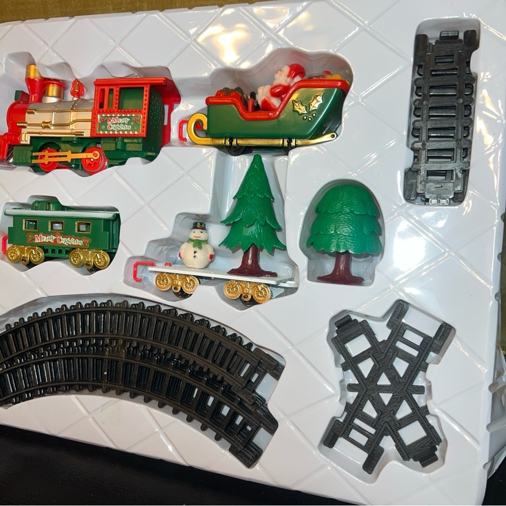 Arcady Merry Christmas 22 Pcs Train Set Head Light Musical Sounds NIB - Picture 5 of 8